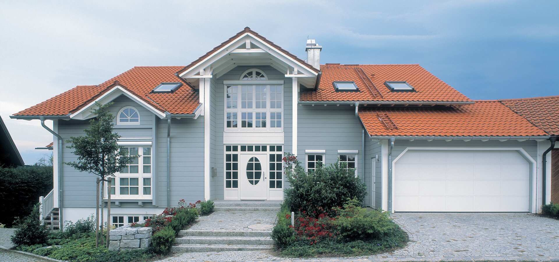 Amerikanisches Landhaus mit Veranda bauen Baufritz